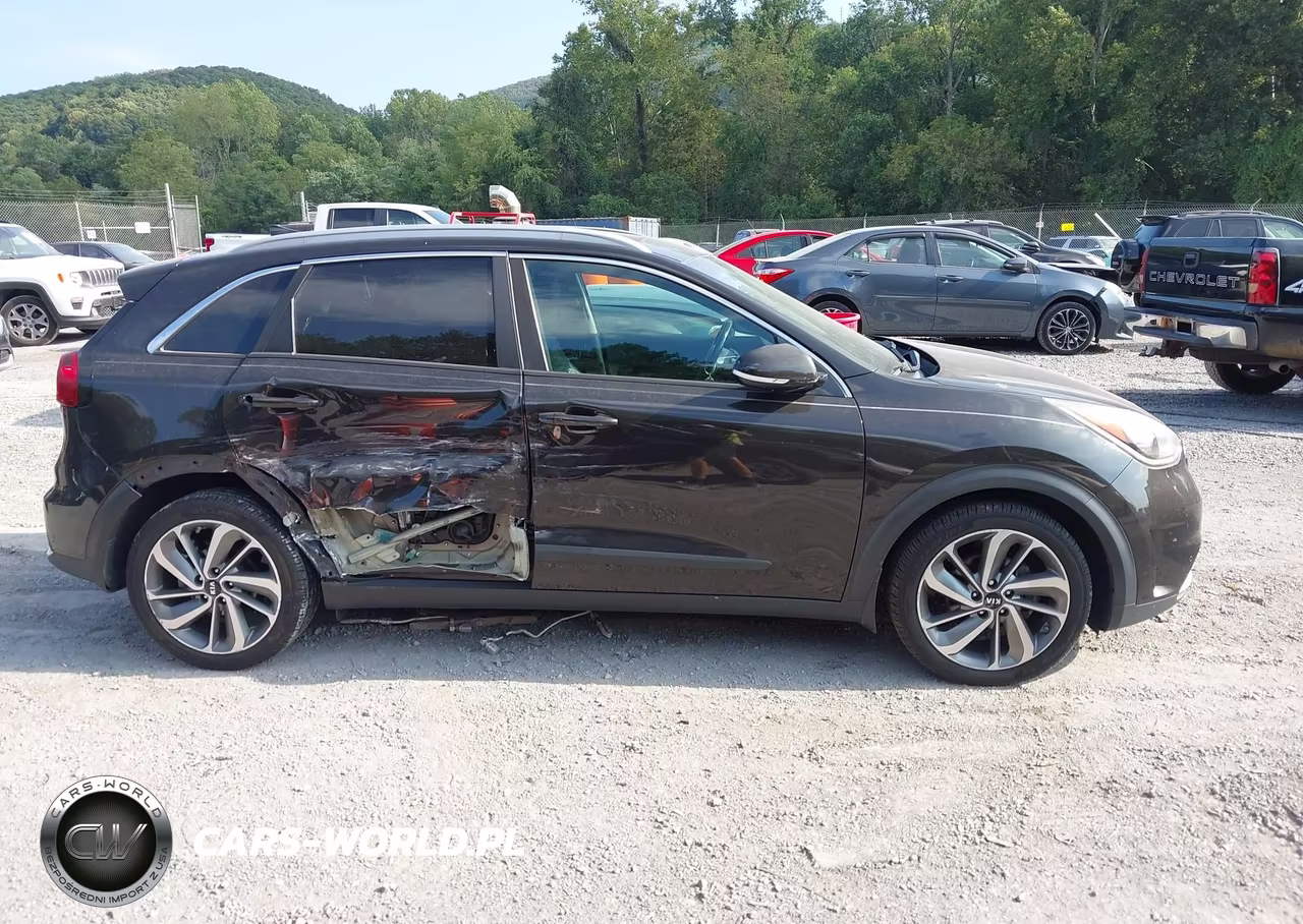 2017 Kia Niro Touring VIN:KNDCE3LCXH5082615 - 13
