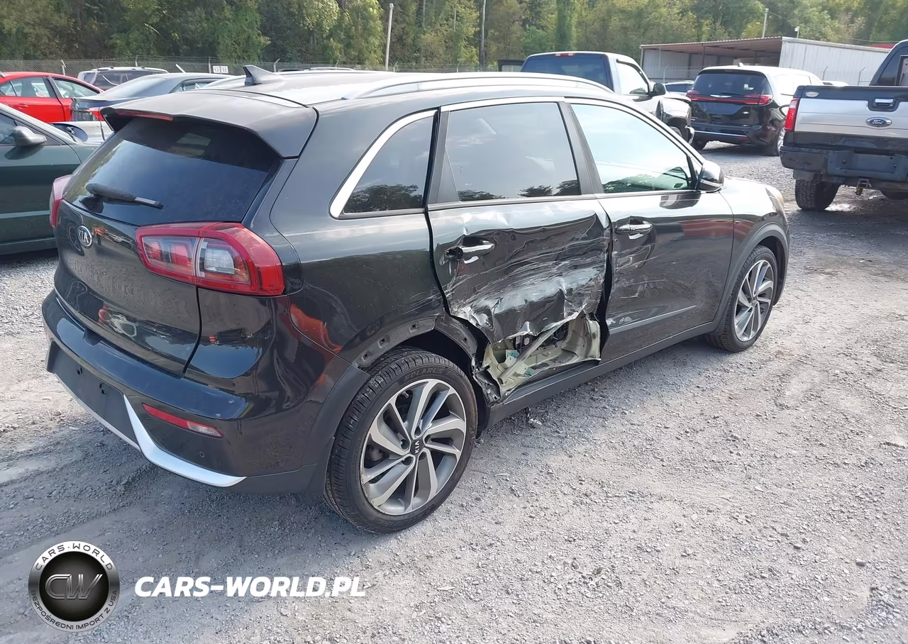 2017 Kia Niro Touring VIN:KNDCE3LCXH5082615 - 4