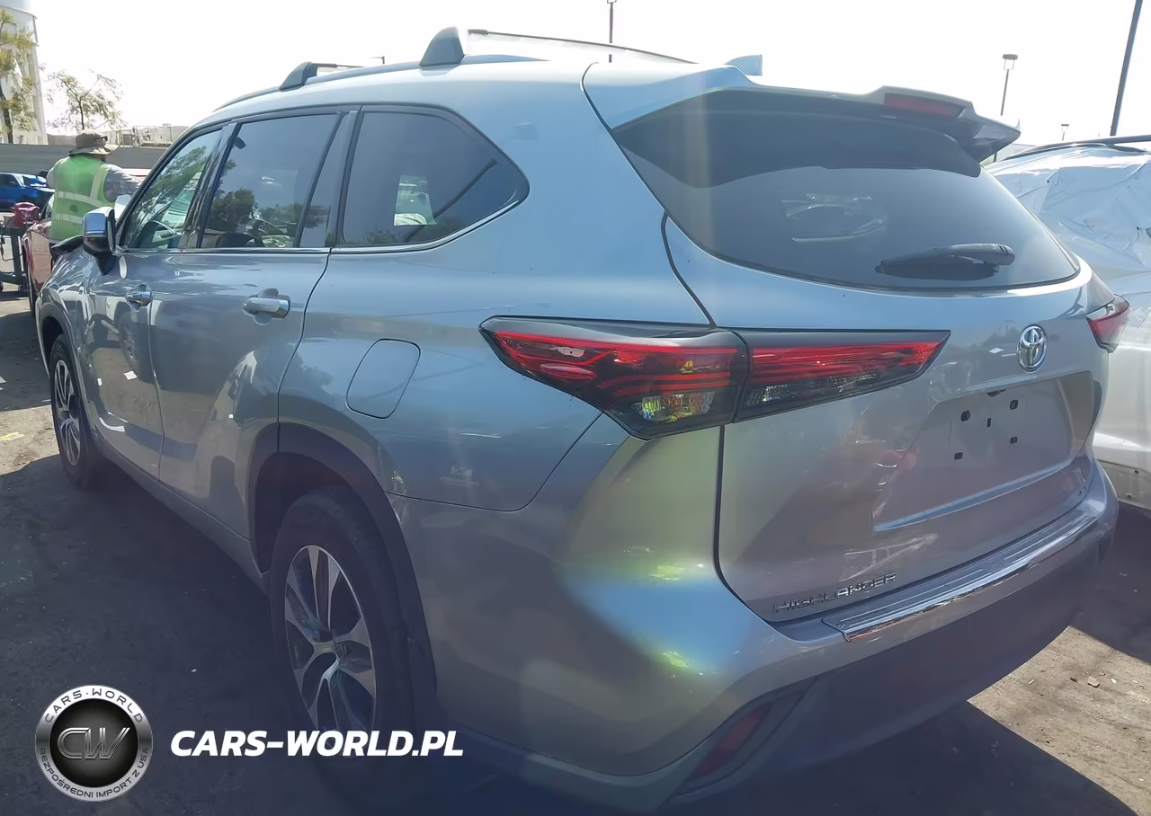 2022 Toyota Highlander Xle VIN:5TDHZRAH6NS100092 - 3