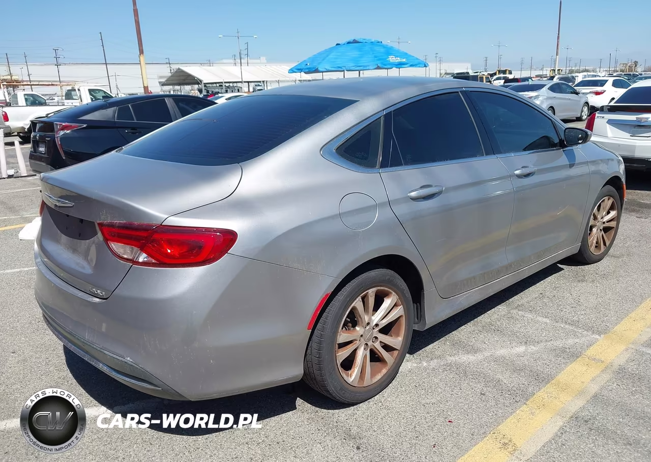 2015 Chrysler 200 Limited VIN:1C3CCCAB7FN733829 - 4