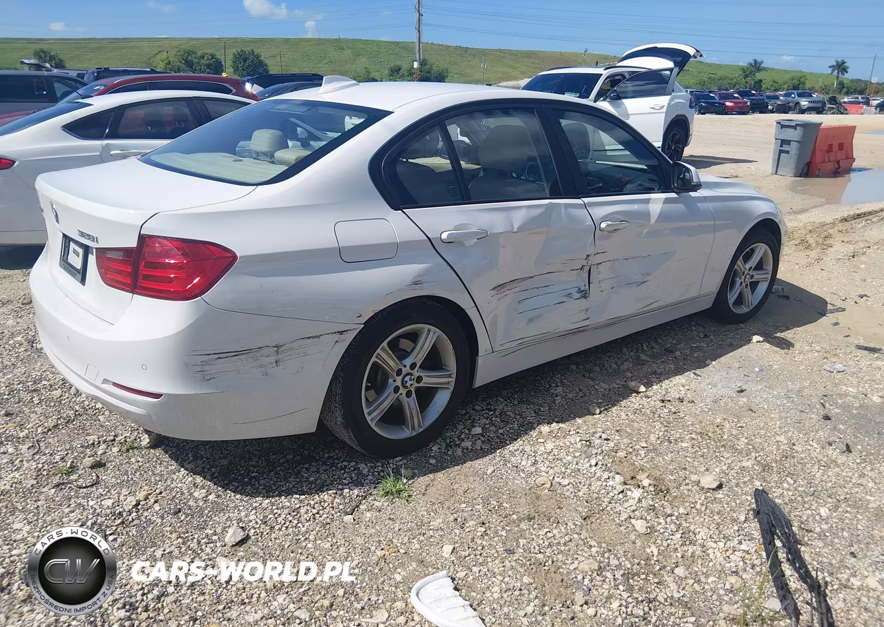 2013 BMW 328I xDrive VIN:WBA3B3C54DJ975906 - 4