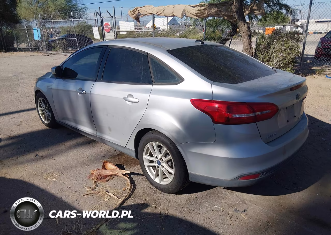 2015 Ford Focus Se VIN:1FADP3F26FL269964 - 3