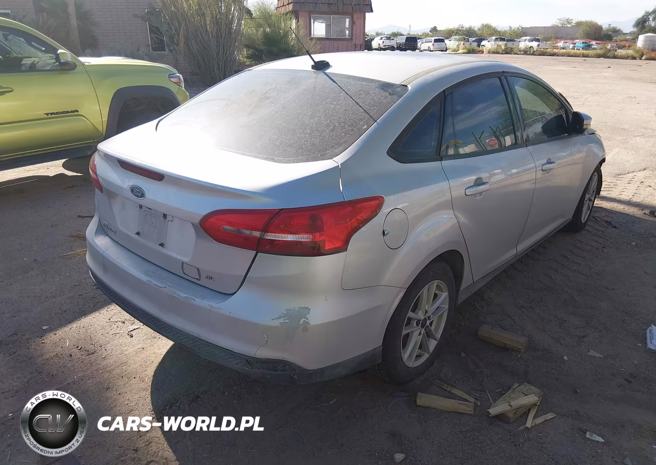 2015 Ford Focus Se VIN:1FADP3F26FL269964 - 4