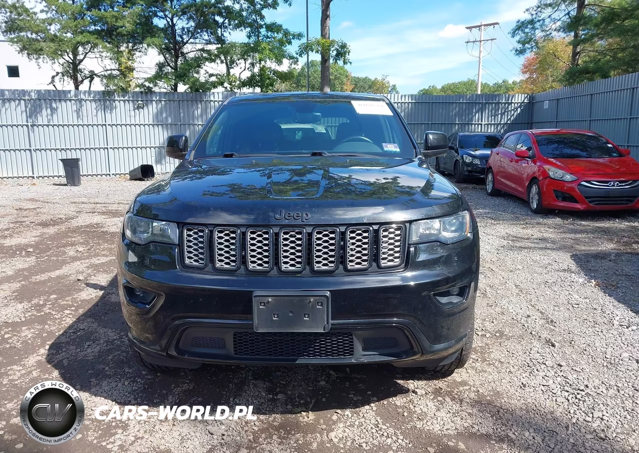 2018 Jeep Grand Cherokee Altitude 4X4 VIN:1C4RJFAGXJC256536 - 13