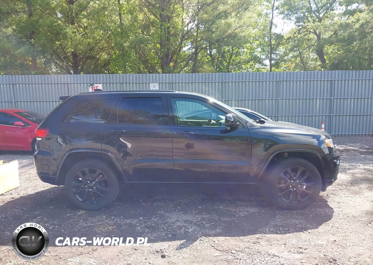 2018 Jeep Grand Cherokee Altitude 4X4 VIN:1C4RJFAGXJC256536 - 14
