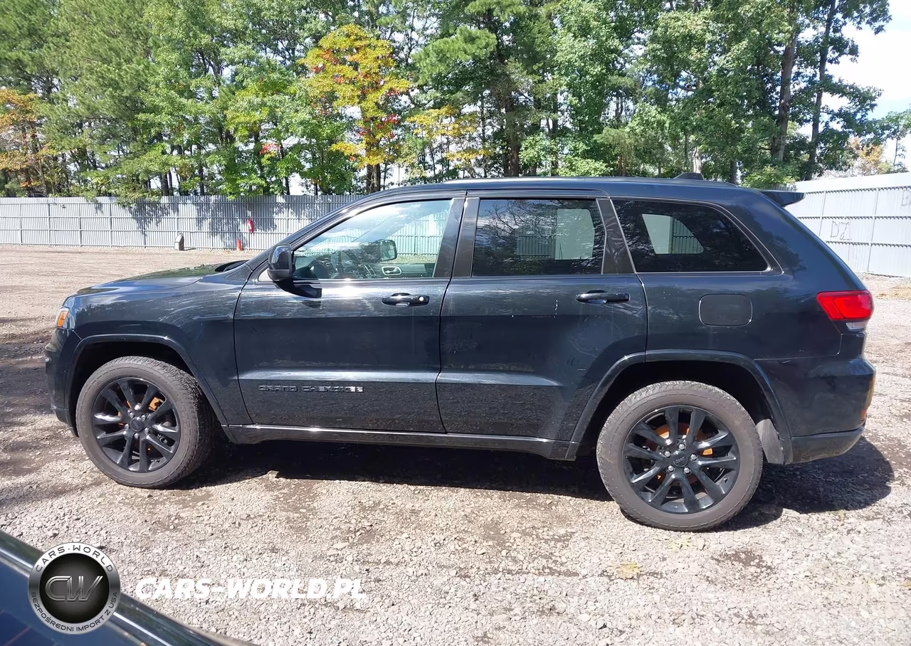2018 Jeep Grand Cherokee Altitude 4X4 VIN:1C4RJFAGXJC256536 - 15