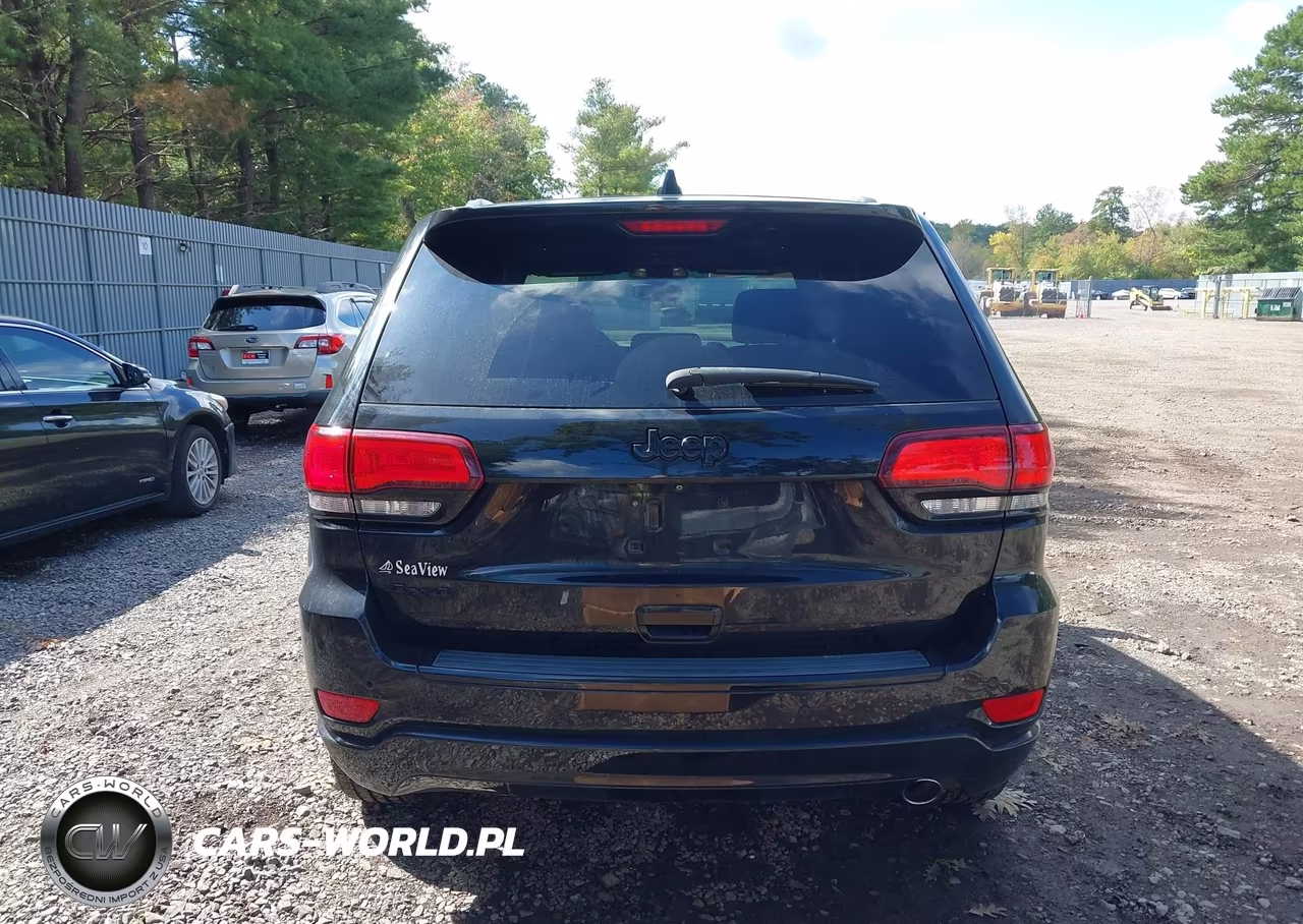 2018 Jeep Grand Cherokee Altitude 4X4 VIN:1C4RJFAGXJC256536 - 17