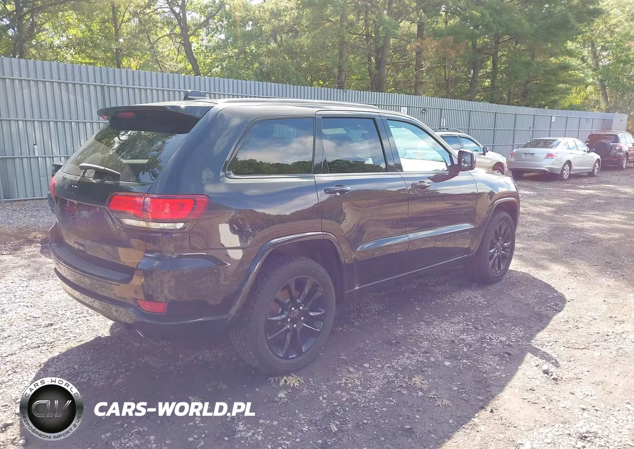 2018 Jeep Grand Cherokee Altitude 4X4 VIN:1C4RJFAGXJC256536 - 4