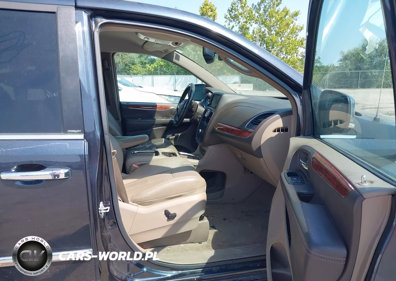 2014 Chrysler Town & Country Touring-L VIN:2C4RC1CG0ER237212 - 5
