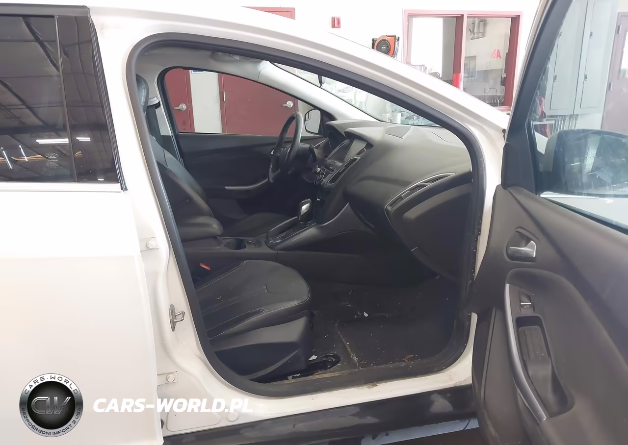 2014 Ford Focus Titanium VIN:1FADP3N27EL175916 - 5