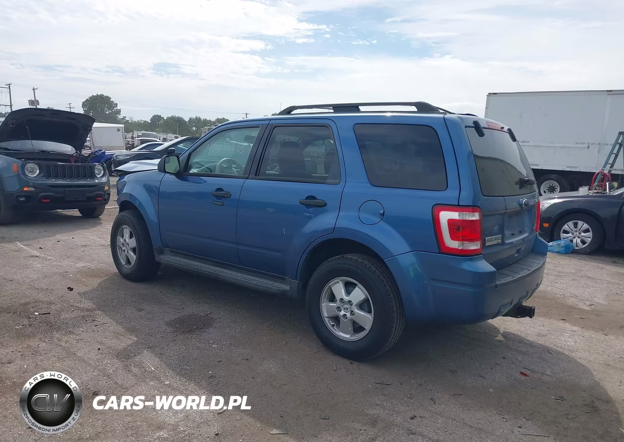 2010 Ford Escape Xlt VIN:1FMCU0DG3AKB07067 - 3
