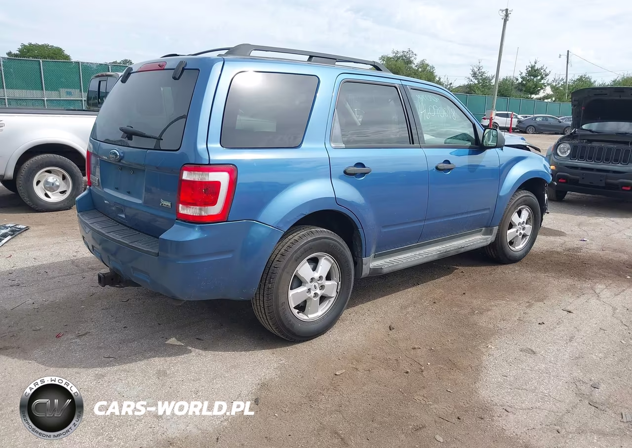 2010 Ford Escape Xlt VIN:1FMCU0DG3AKB07067 - 4