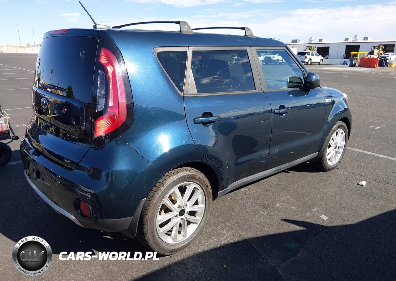 2017 Kia Soul + VIN:KNDJP3A50H7461973 - 4