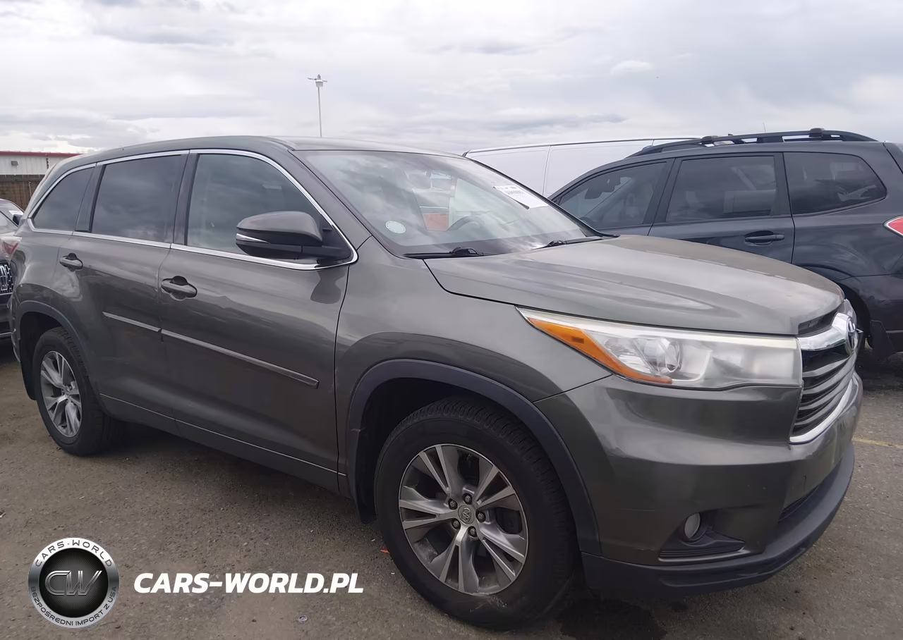 2015 Toyota Highlander Le Plus V6 VIN:5TDBKRFH6FS092077 - 14