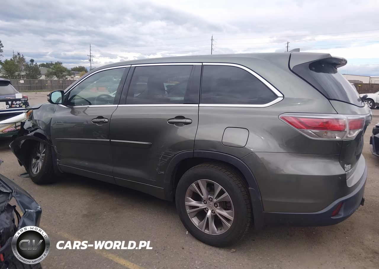 2015 Toyota Highlander Le Plus V6 VIN:5TDBKRFH6FS092077 - 15