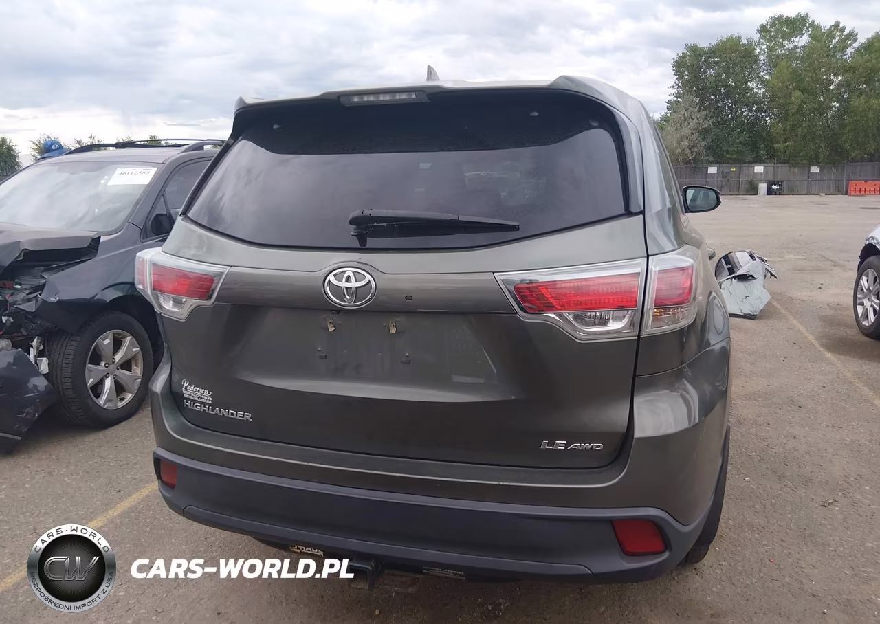 2015 Toyota Highlander Le Plus V6 VIN:5TDBKRFH6FS092077 - 17