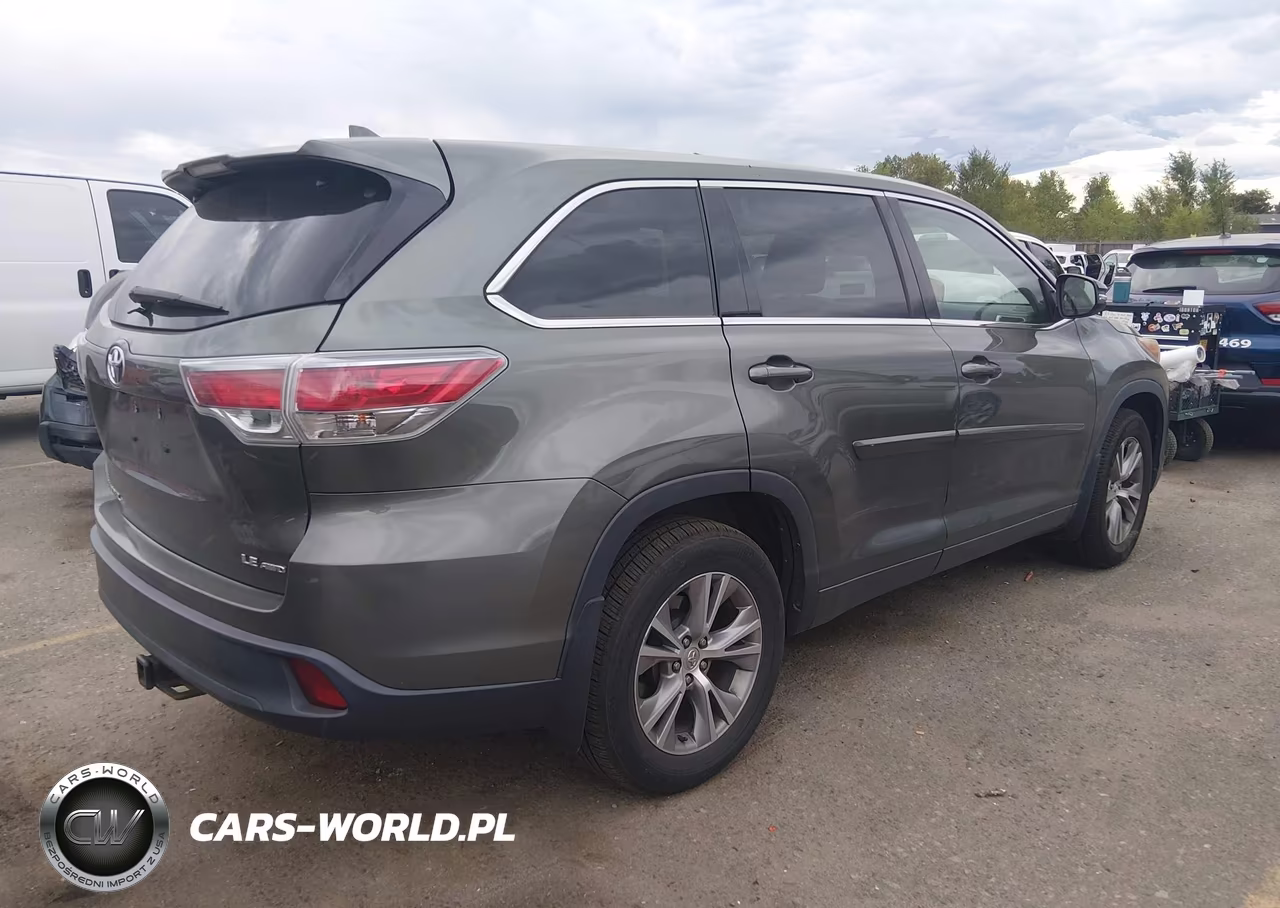 2015 Toyota Highlander Le Plus V6 VIN:5TDBKRFH6FS092077 - 4