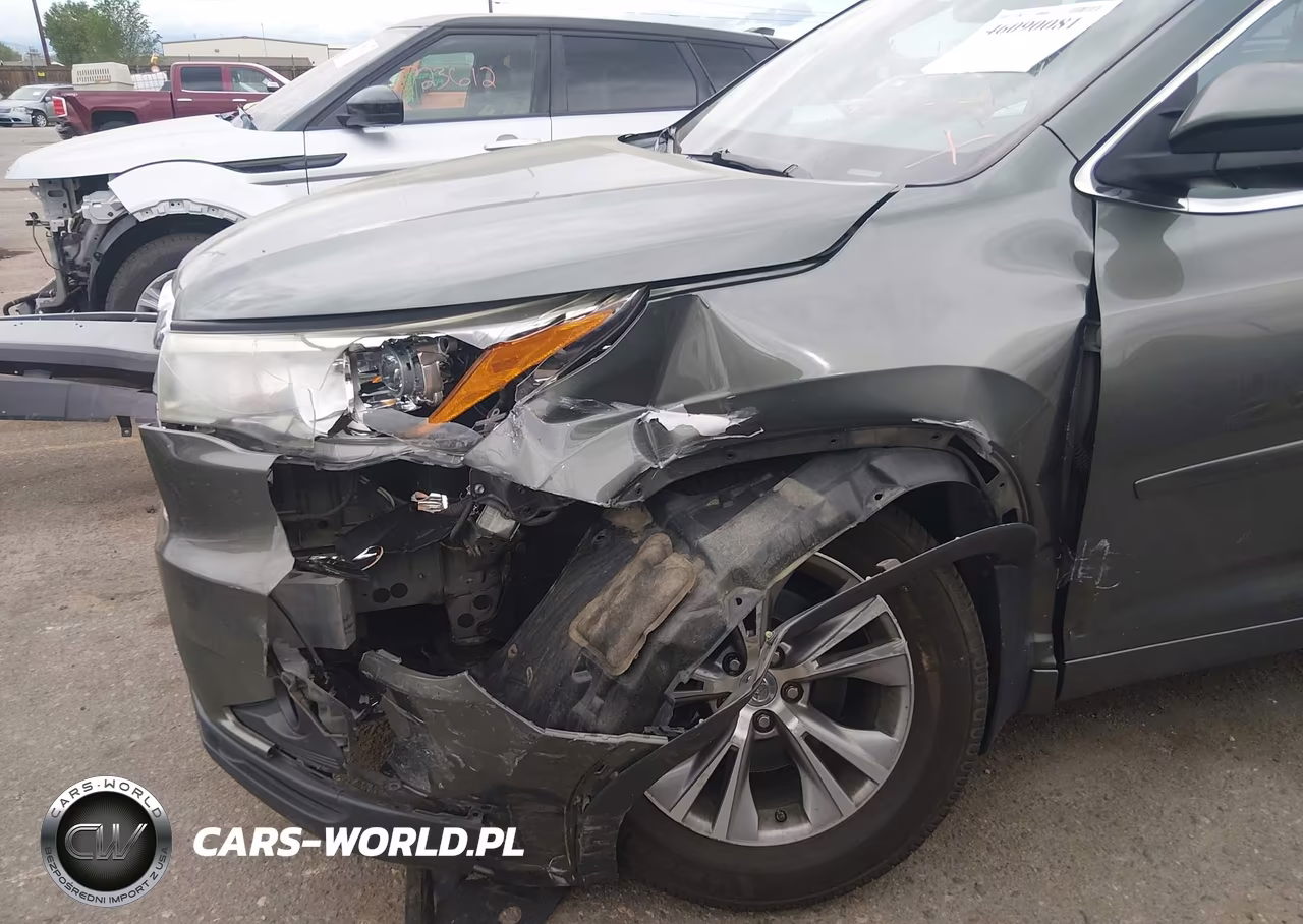 2015 Toyota Highlander Le Plus V6 VIN:5TDBKRFH6FS092077 - 6