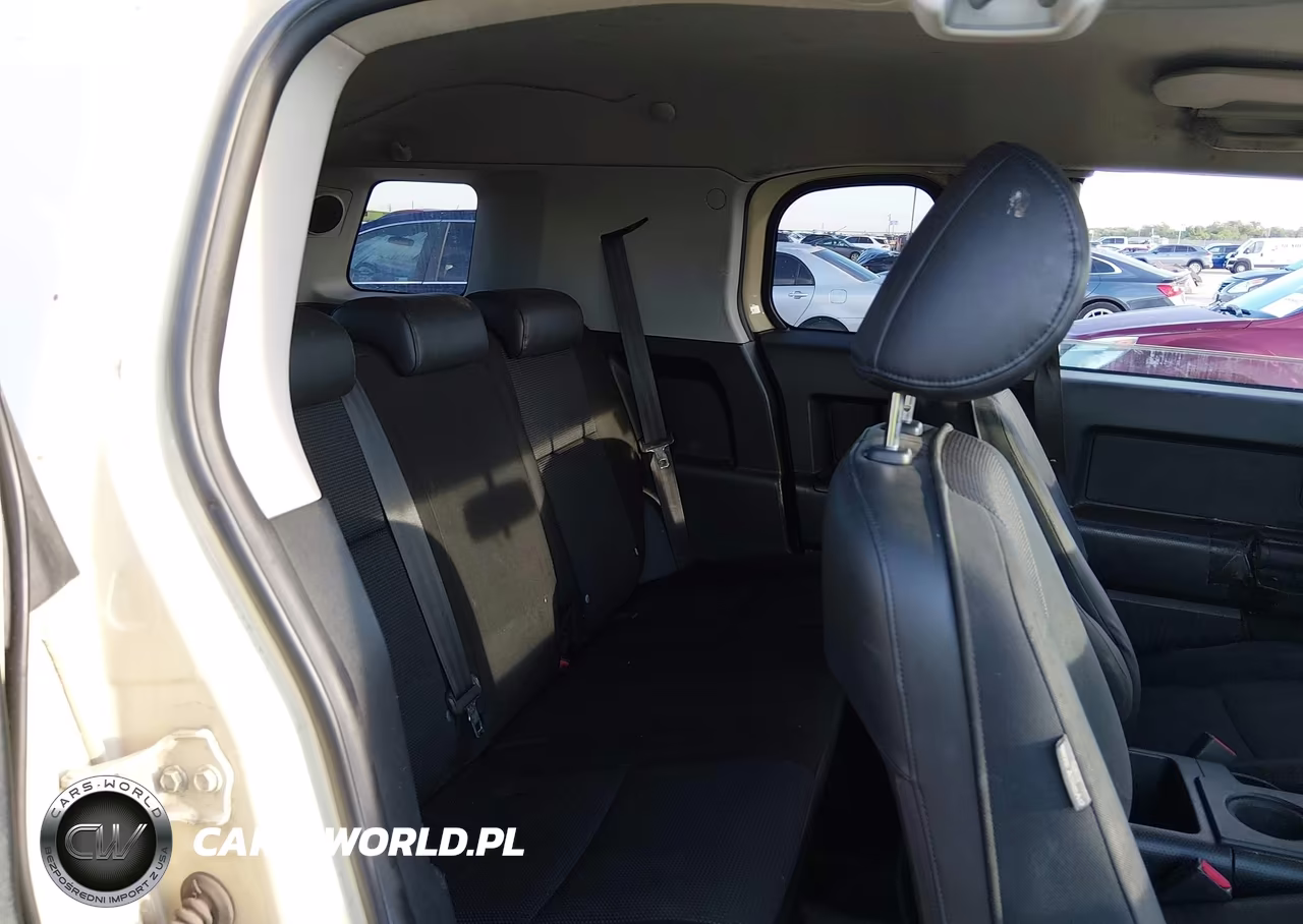 2008 Toyota Fj Cruiser VIN:JTEZU11F58K006800 - 8