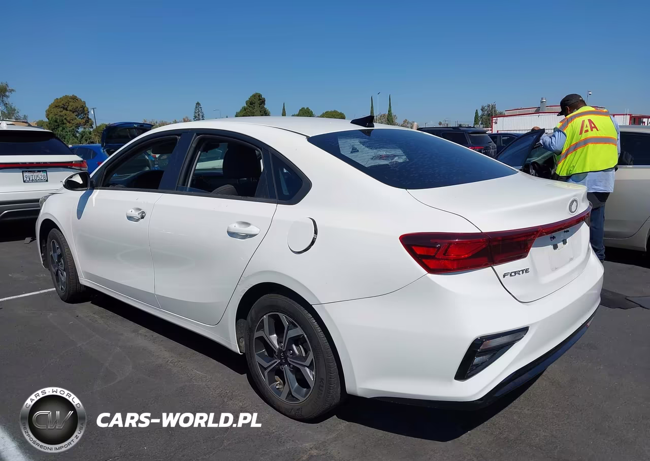 2021 Kia Forte Lxs VIN:3KPF24AD7ME272510 - 3