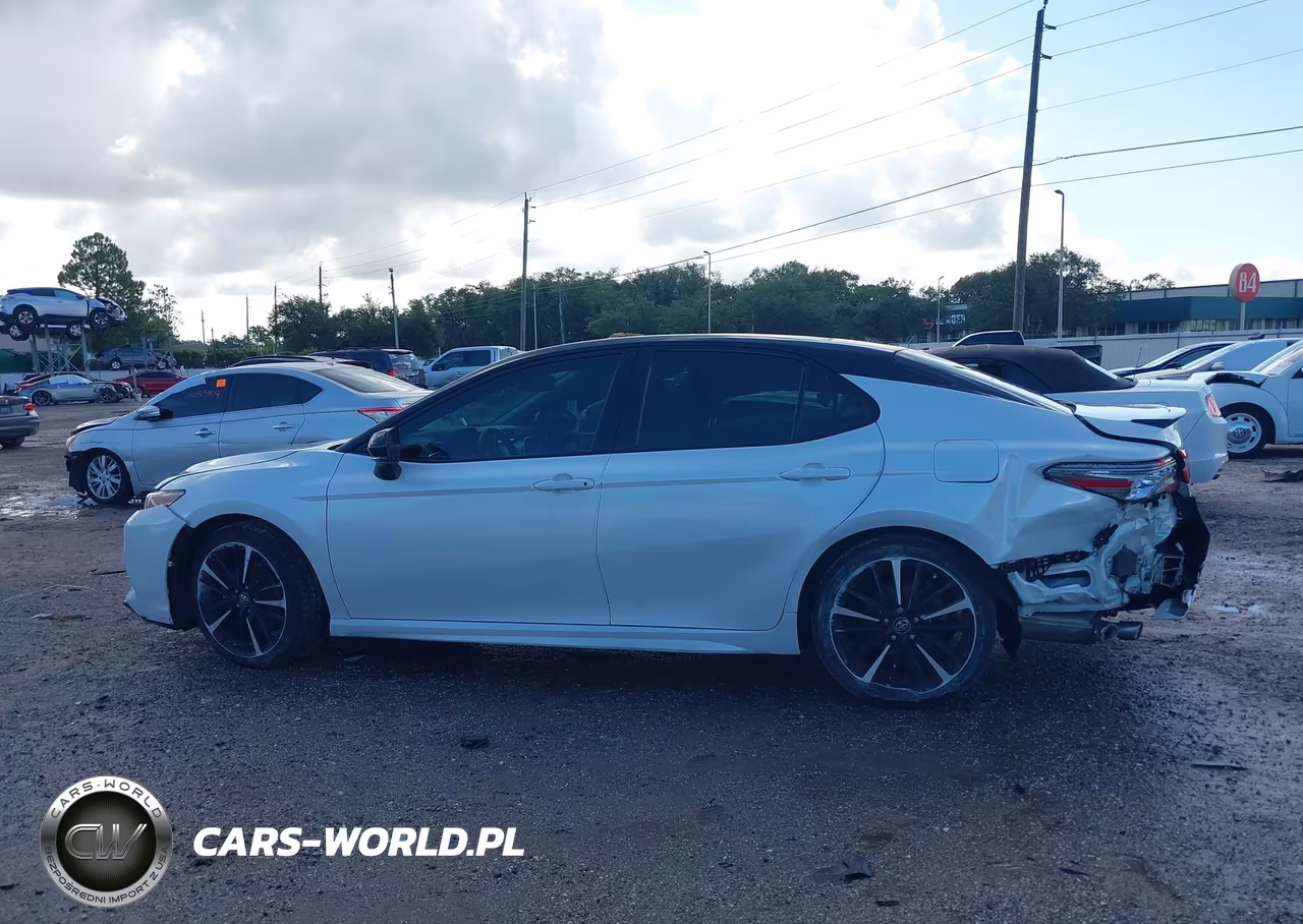 2018 Toyota Camry Xse VIN:4T1B61HK8JU134702 - 14