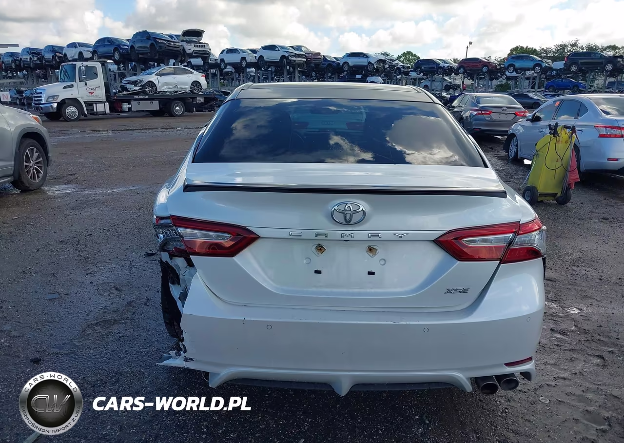 2018 Toyota Camry Xse VIN:4T1B61HK8JU134702 - 16
