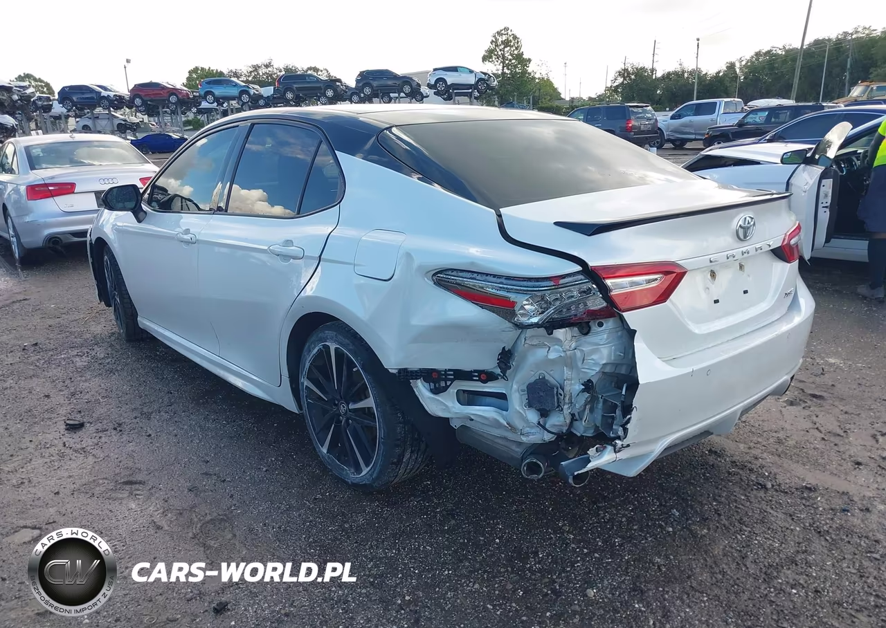 2018 Toyota Camry Xse VIN:4T1B61HK8JU134702 - 3
