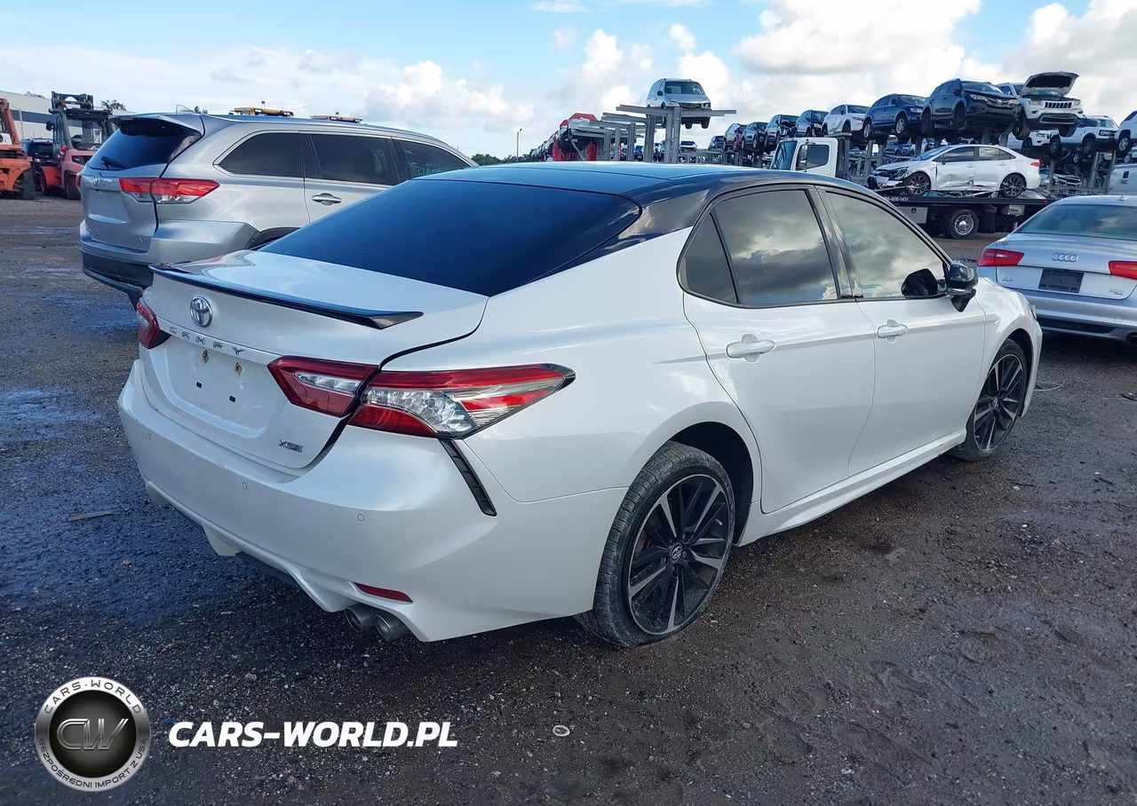 2018 Toyota Camry Xse VIN:4T1B61HK8JU134702 - 4
