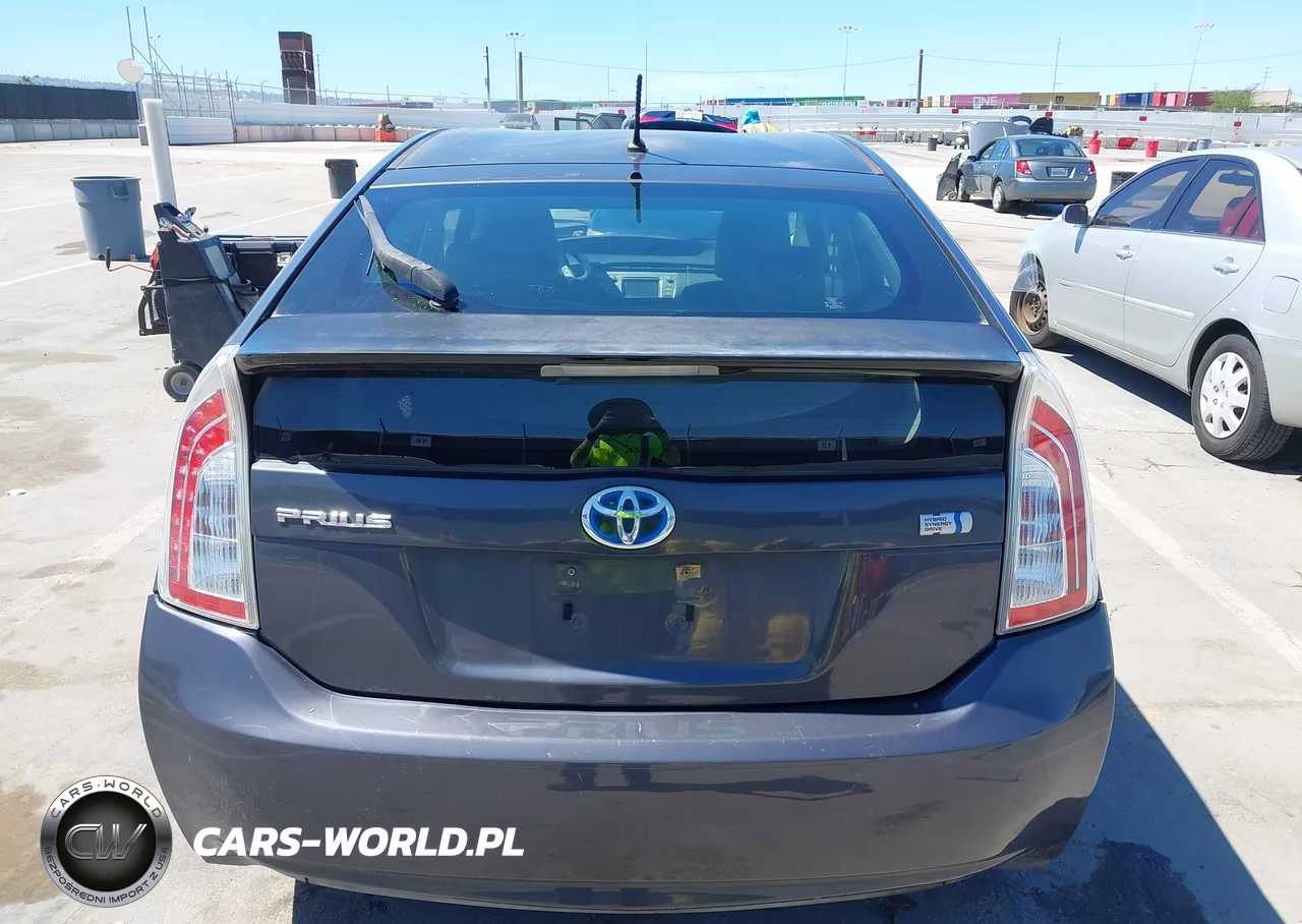 2014 Toyota Prius Two VIN:JTDKN3DU8E1754919 - 16