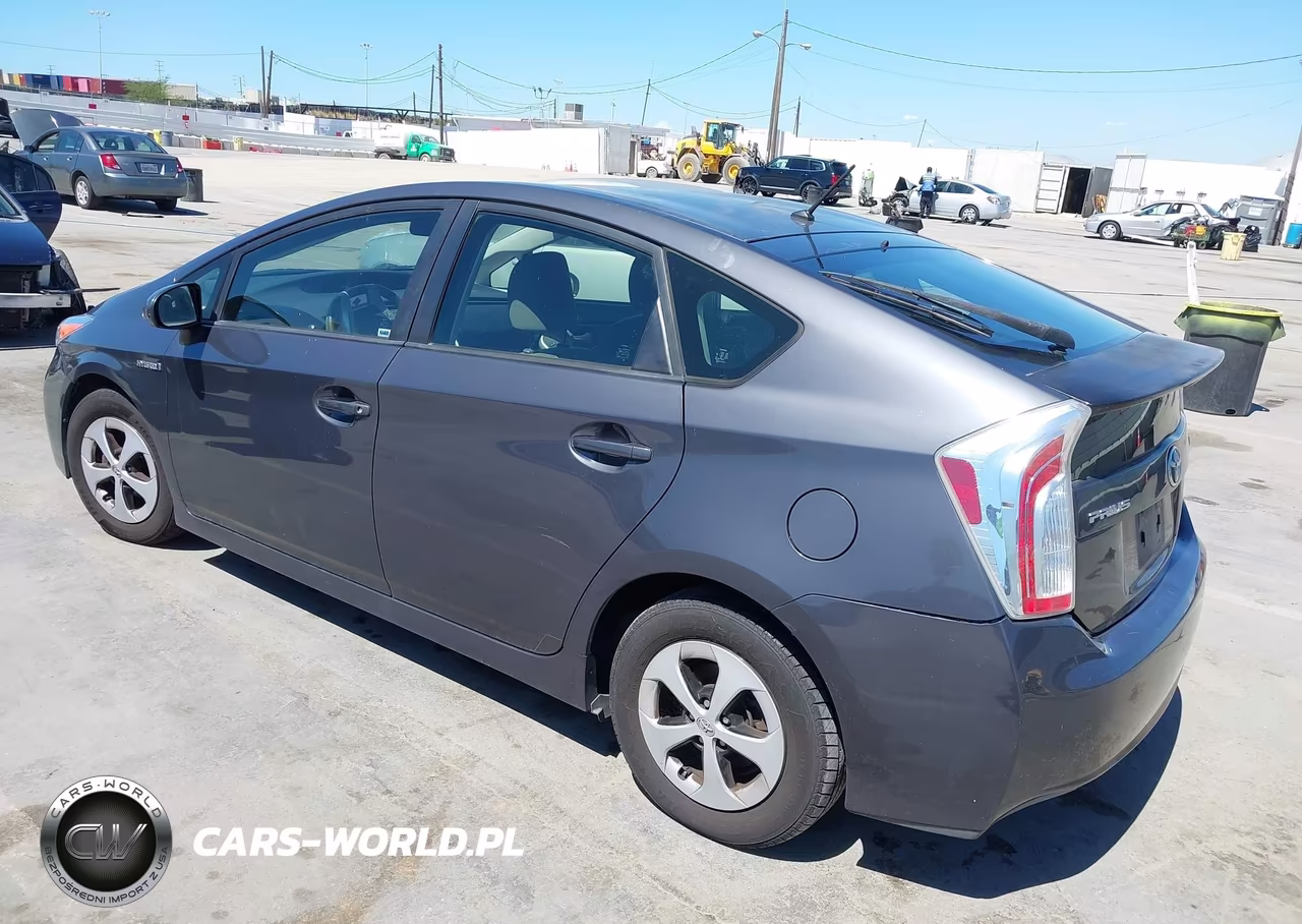 2014 Toyota Prius Two VIN:JTDKN3DU8E1754919 - 3