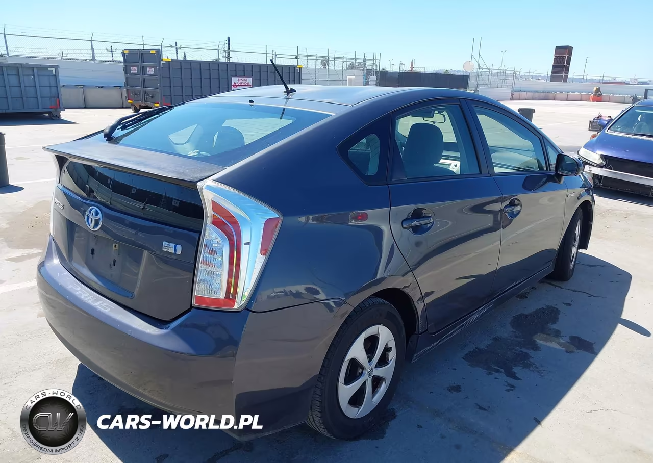 2014 Toyota Prius Two VIN:JTDKN3DU8E1754919 - 4