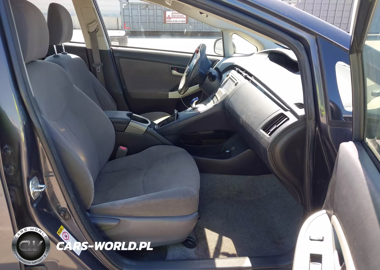2014 Toyota Prius Two VIN:JTDKN3DU8E1754919 - 5