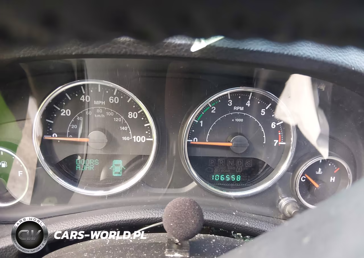 2012 Jeep Wrangler Unlimited Sahara VIN:1C4BJWEG0CL103890 - 7