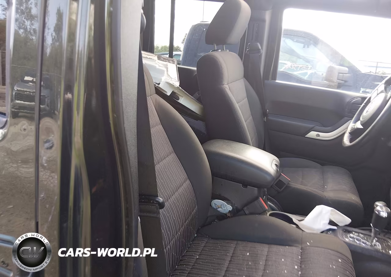 2012 Jeep Wrangler Unlimited Sahara VIN:1C4BJWEG0CL103890 - 8