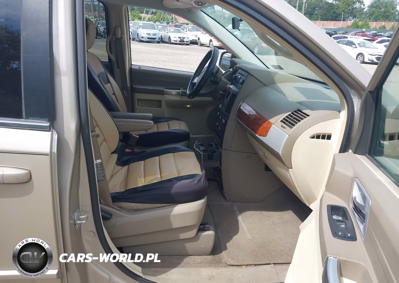 2008 Chrysler Town & Country Touring VIN:2A8HR54P28R676098 - 5