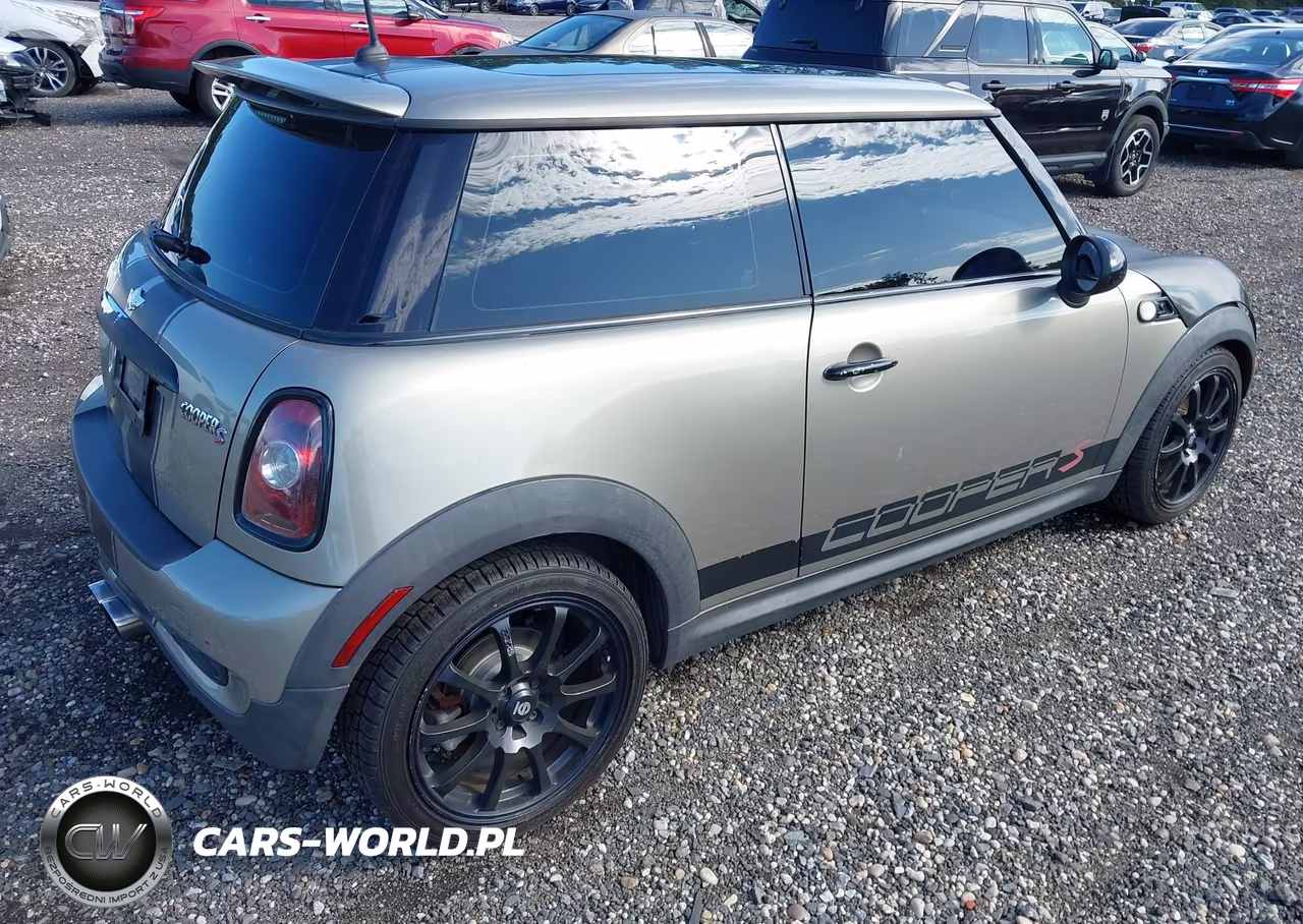 2009 Mini Cooper S VIN:WMWMF73549TW83720 - 4