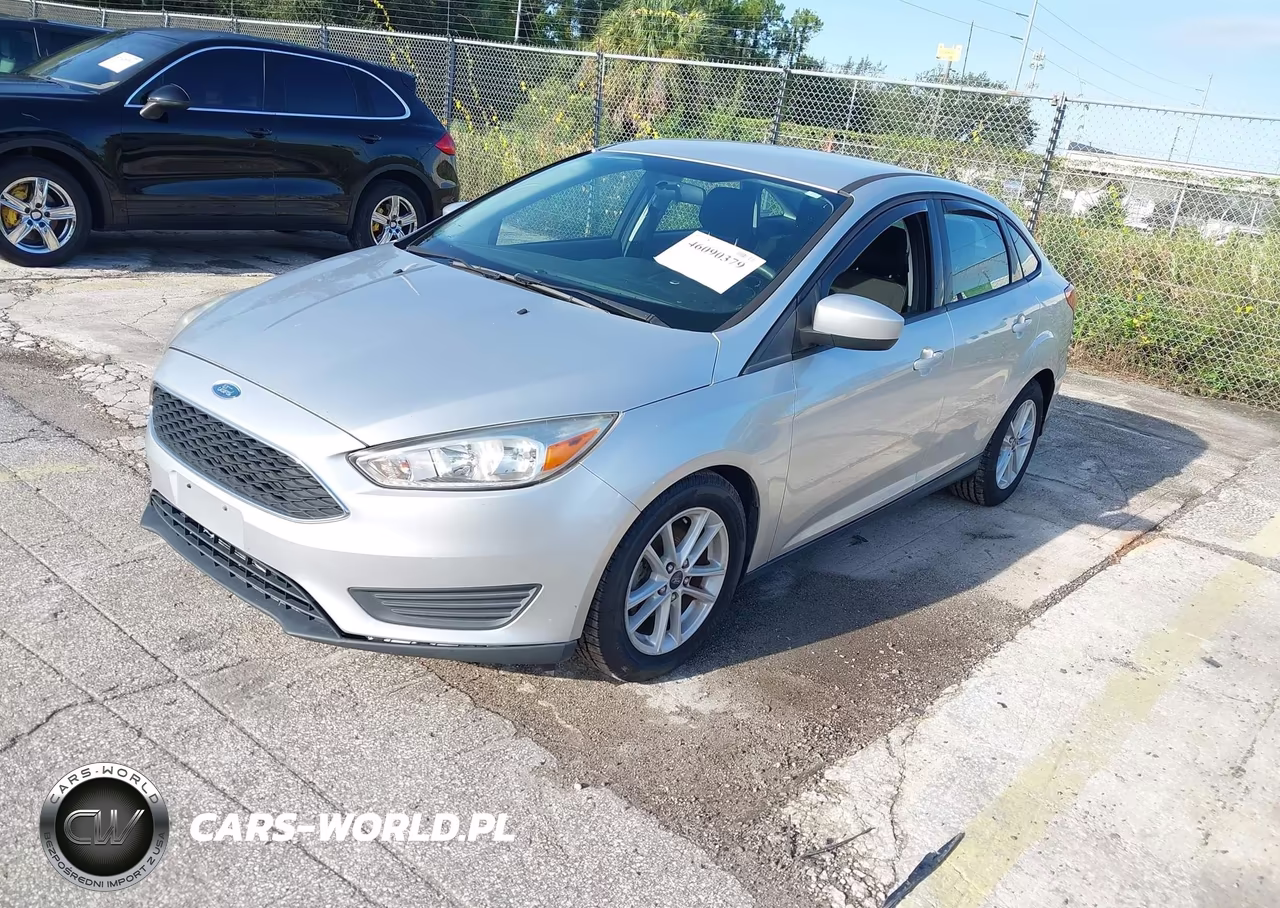 2018 Ford Focus Se VIN:1FADP3F29JL231640 - 2