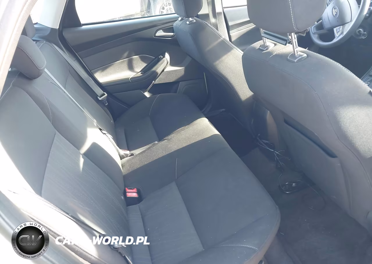 2018 Ford Focus Se VIN:1FADP3F29JL231640 - 8