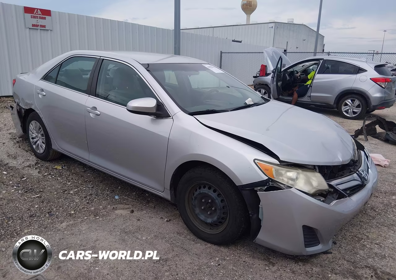 2014 Toyota Camry Le – zdjęcie 1 z 16