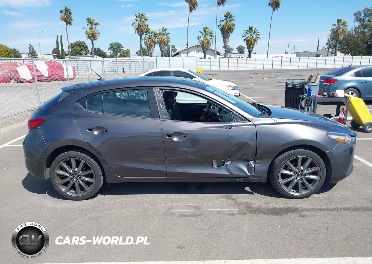2018 Mazda Mazda3 Touring VIN:3MZBN1L36JM261389 - 14