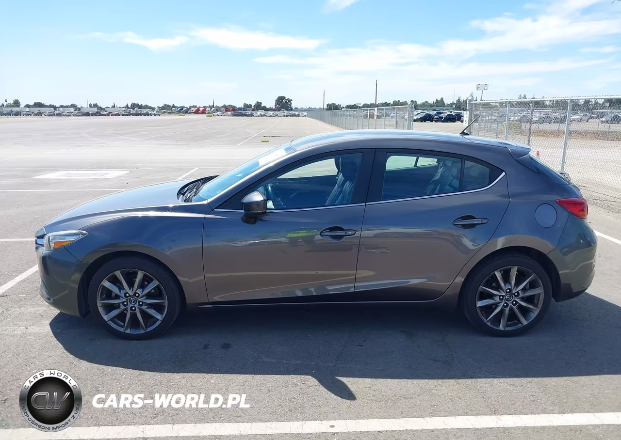2018 Mazda Mazda3 Touring VIN:3MZBN1L36JM261389 - 15