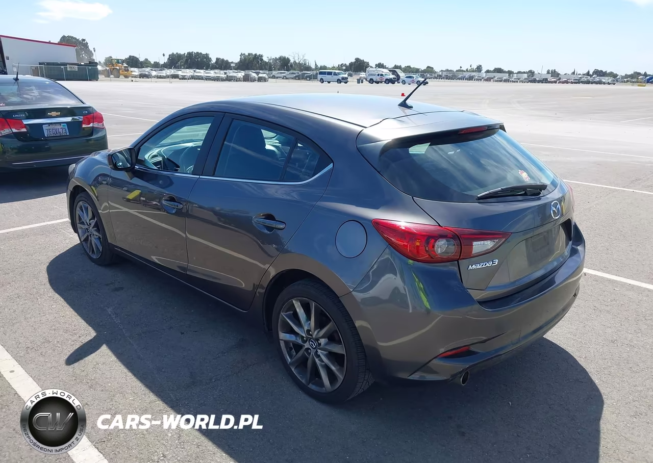 2018 Mazda Mazda3 Touring VIN:3MZBN1L36JM261389 - 3