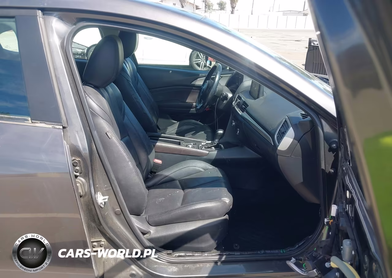 2018 Mazda Mazda3 Touring VIN:3MZBN1L36JM261389 - 5