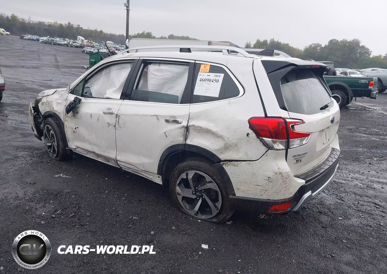 2024 Subaru Forester Touring VIN:JF2SKAMC8RH423020 - 3