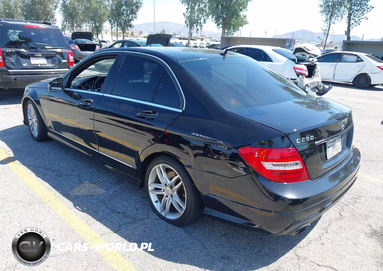 2013 Mercedes-Benz C 250 Sport VIN:WDDGF4HB1DF982589 - 3