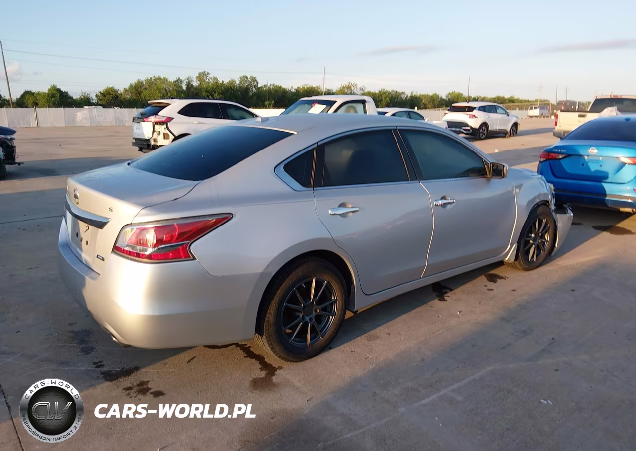 2014 Nissan Altima 2.5 S VIN:1N4AL3AP4EN369193 - 4