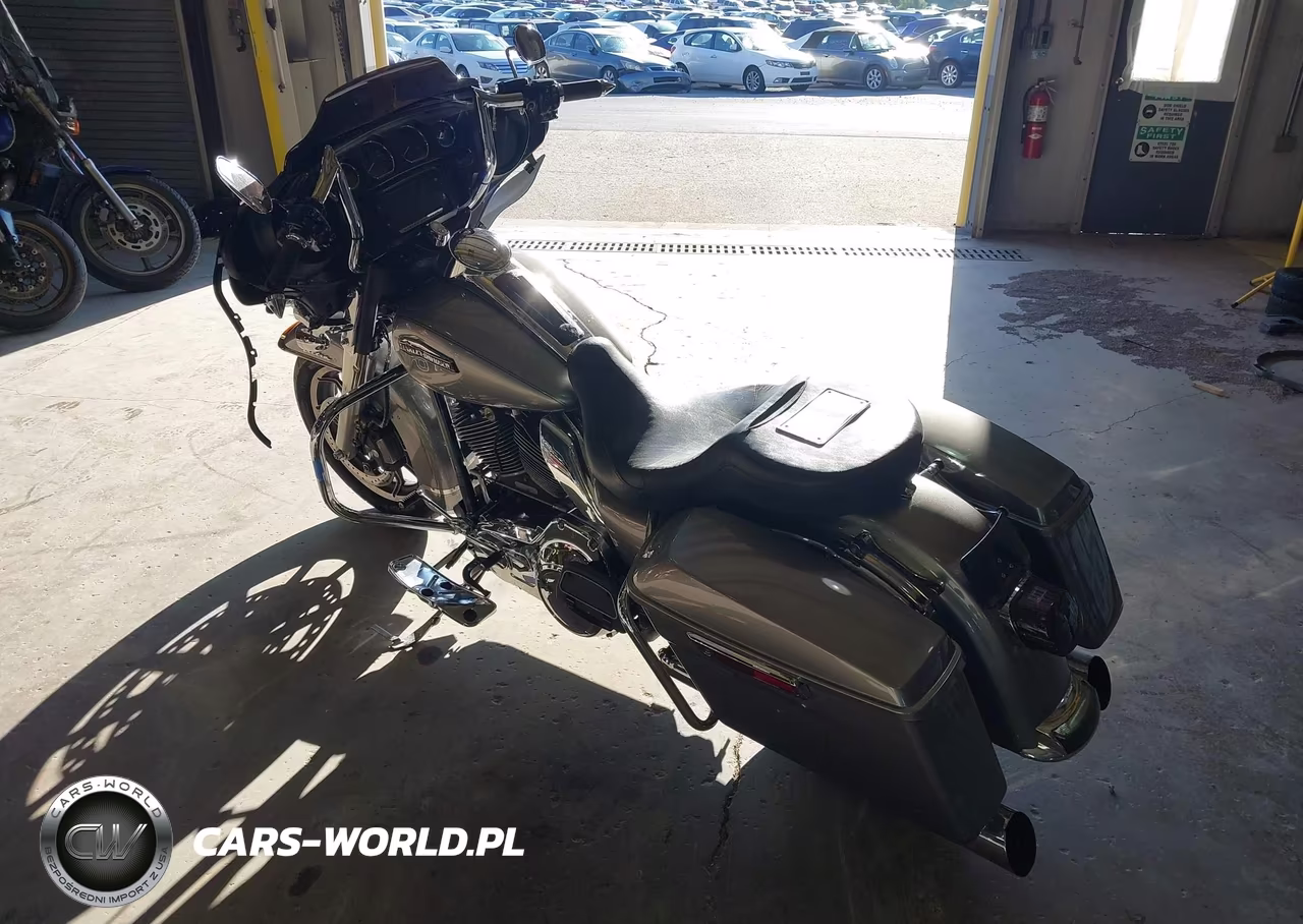 2016 Harley-Davidson Flhtcu Ultra Classic Electra Gld VIN:1HD1FCM12GB655510 - 3