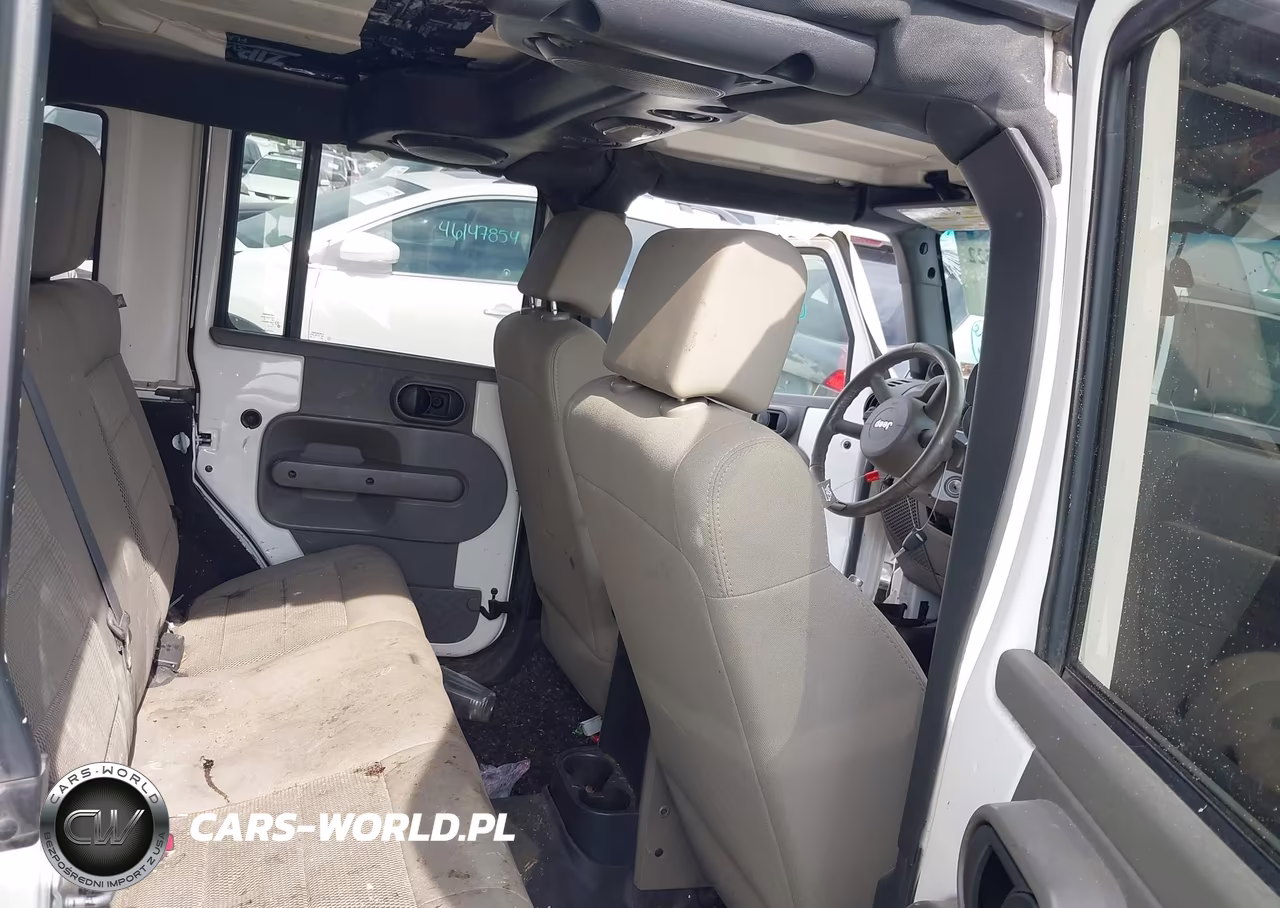 2008 Jeep Wrangler Unlimited Rubicon VIN:1J4GA69128L599661 - 8