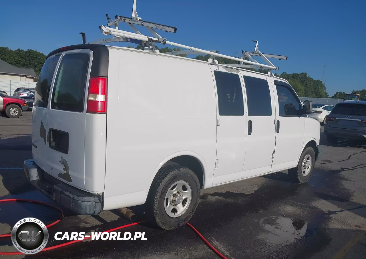 2008 Chevrolet Express Work Van VIN:1GCFG15X881209820 - 4