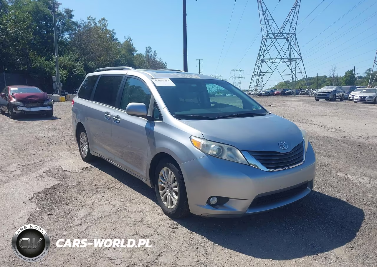 2011 Toyota Sienna Xle V6 – zdjęcie 1 z 16